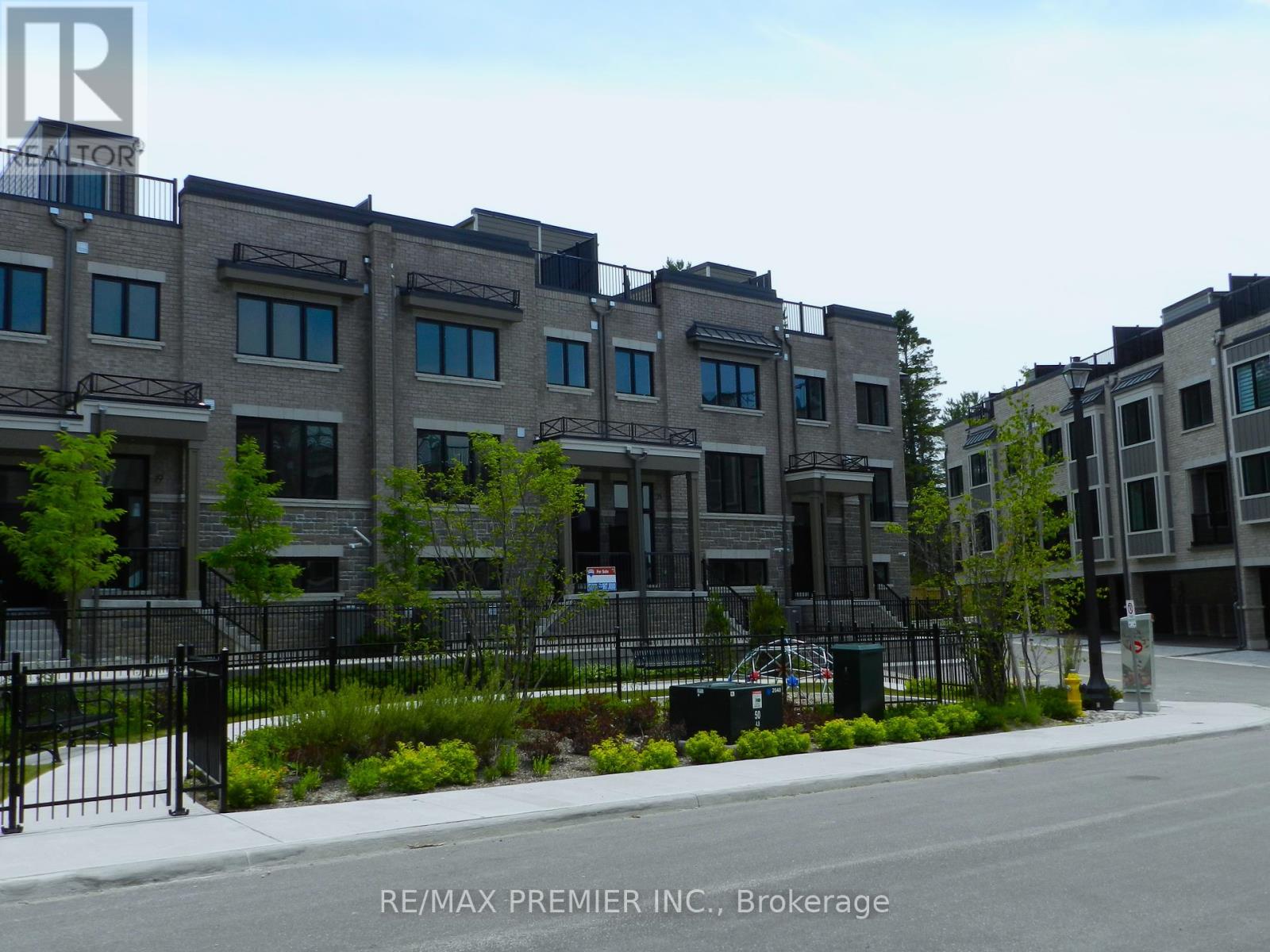 Property at 20 JULIA CIRCLE image 3