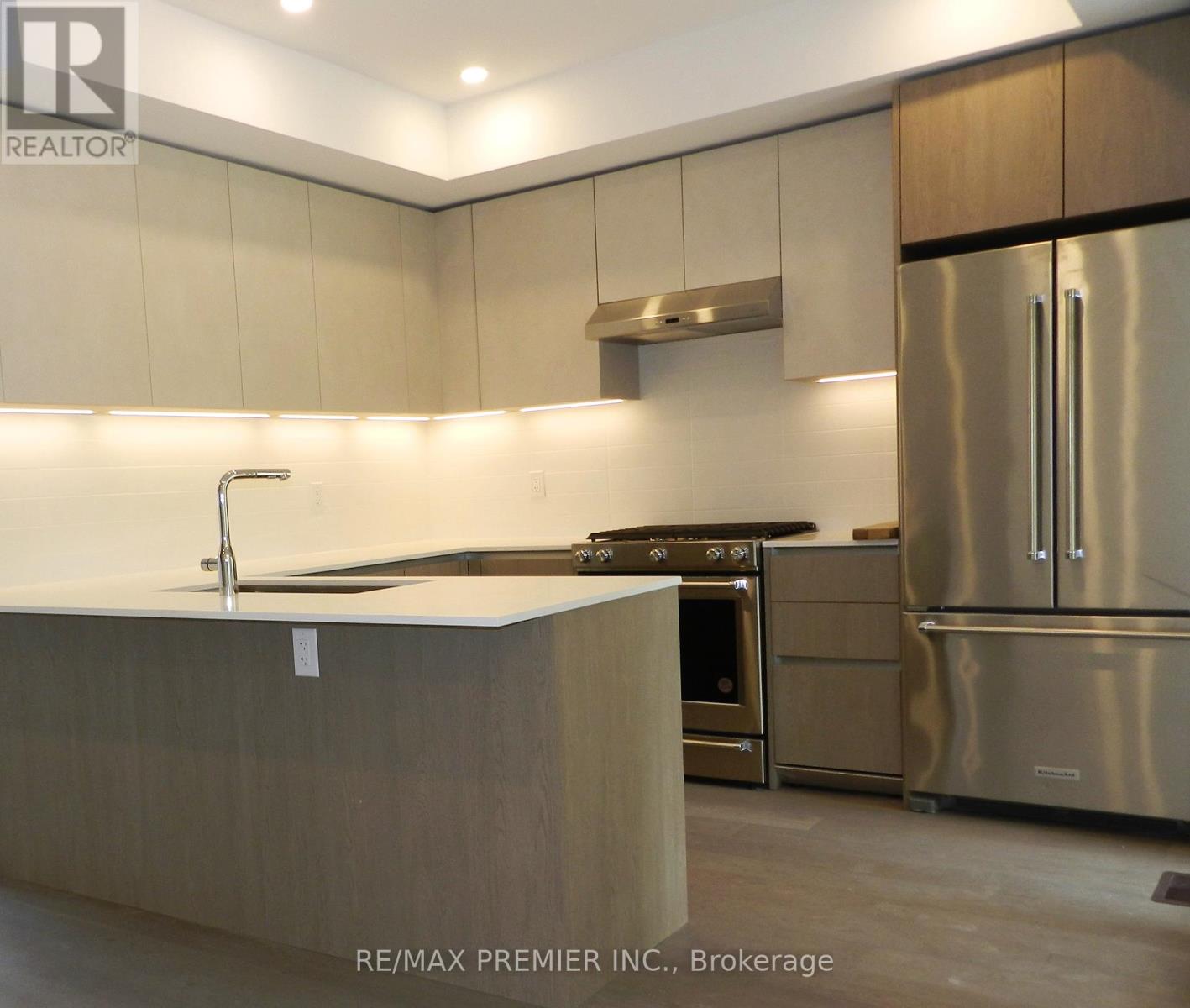 Property at 20 JULIA CIRCLE image 5