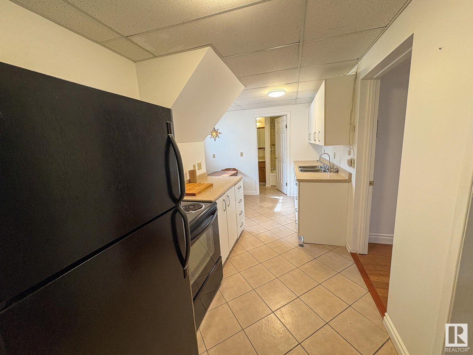 Property at 9822 158 ST NW image 2