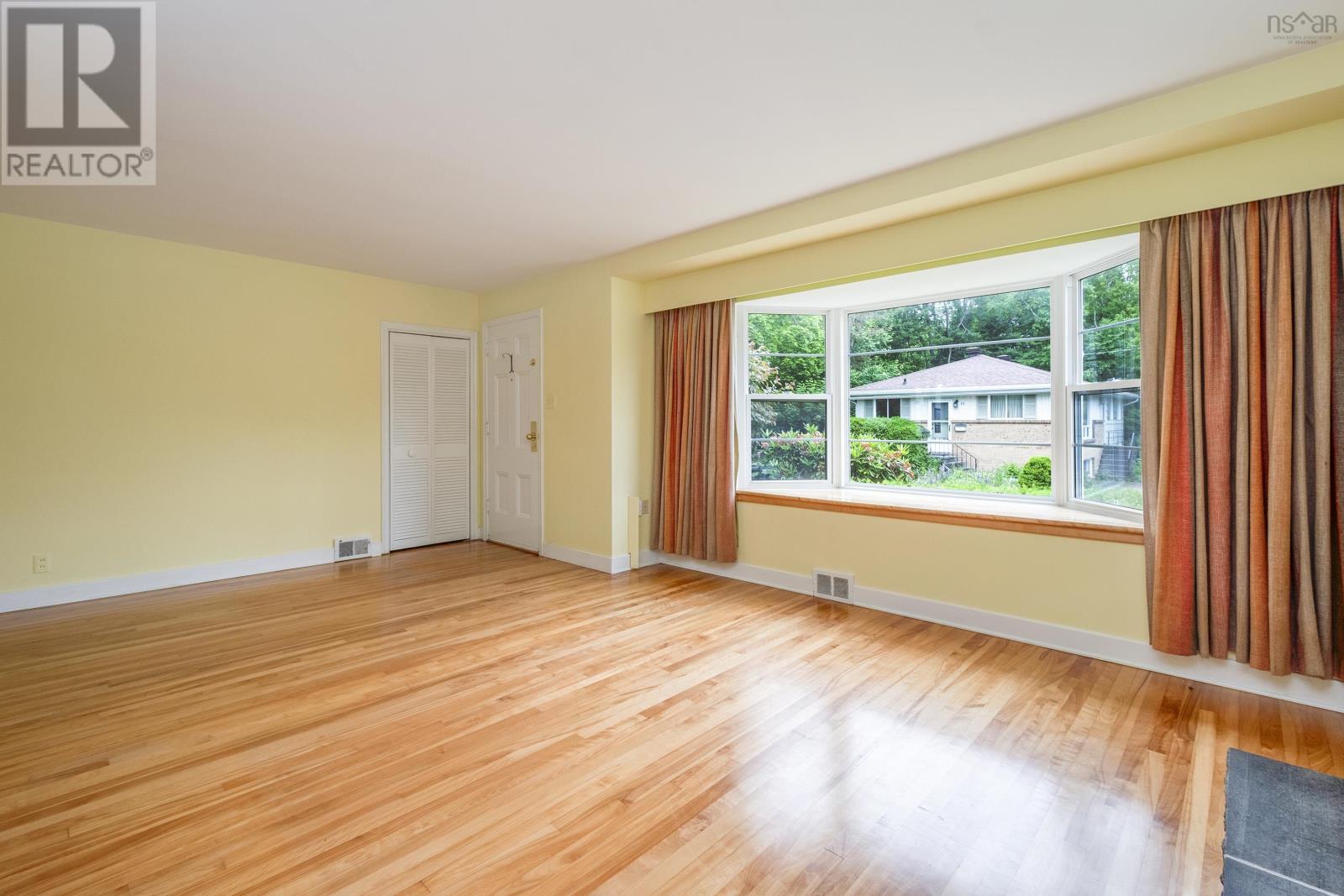 Property at 14 Retreat Avenue image 4