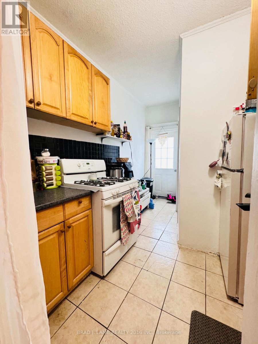 1 - 552 Dupont Street, Toronto, Ontario  M6G 1Y9 - Photo 3 - C12278606