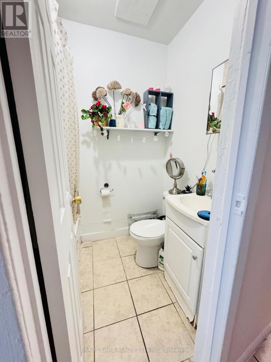 1 - 552 Dupont Street, Toronto, Ontario  M6G 1Y9 - Photo 5 - C12278606