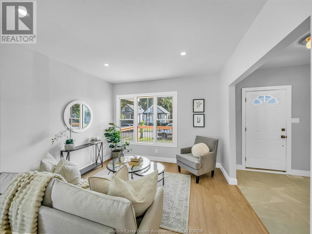 Property at 537 ELM AVE image 3