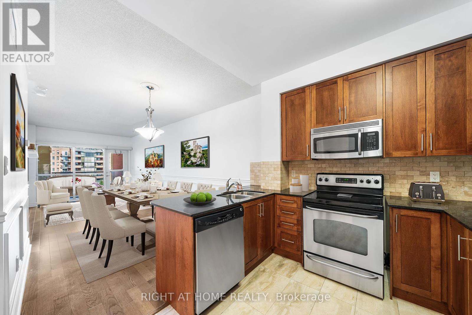 401 - 160 Woodbridge Avenue, Vaughan, Ontario  L4L 0B8 - Photo 10 - N12278648