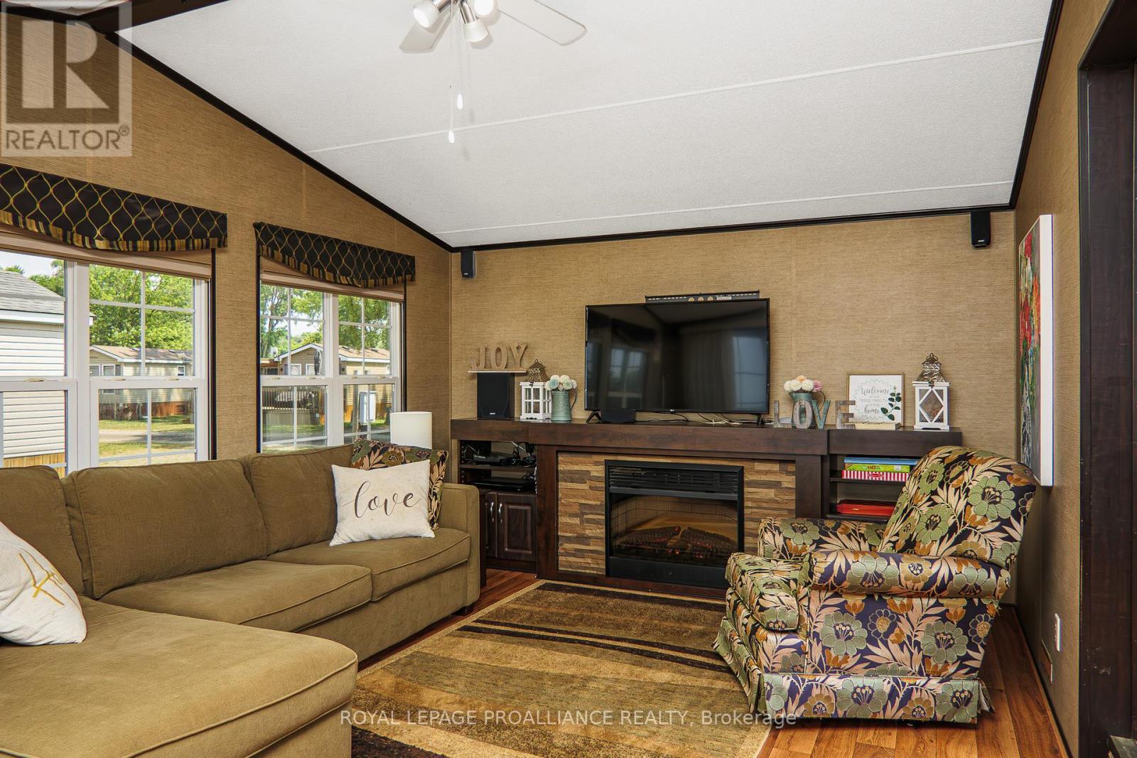 13 Beach View Lane - 486 County Road 18, Prince Edward County, Ontario  K0K 1P0 - Photo 15 - X12278815