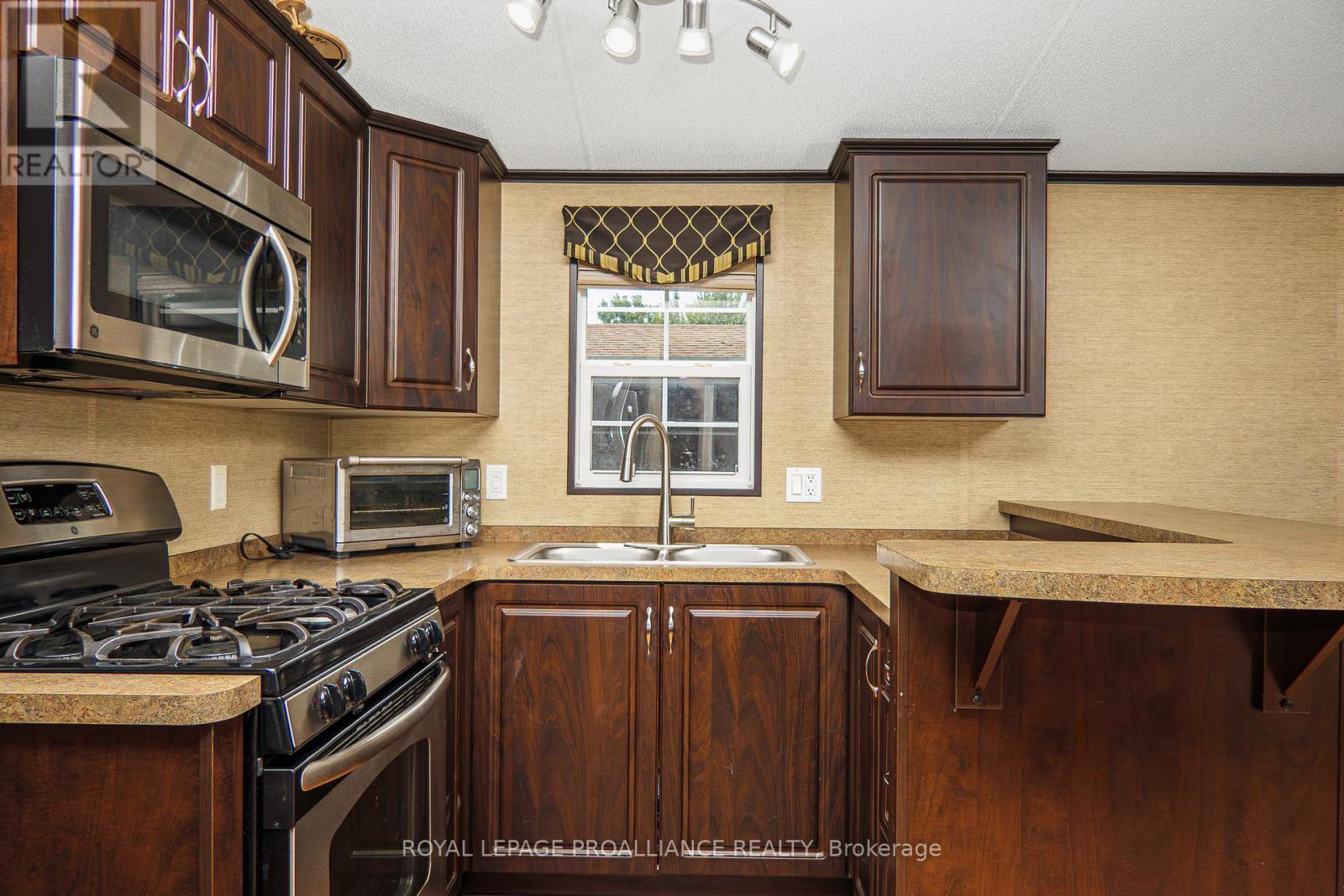 13 Beach View Lane - 486 County Road 18, Prince Edward County, Ontario  K0K 1P0 - Photo 9 - X12278815