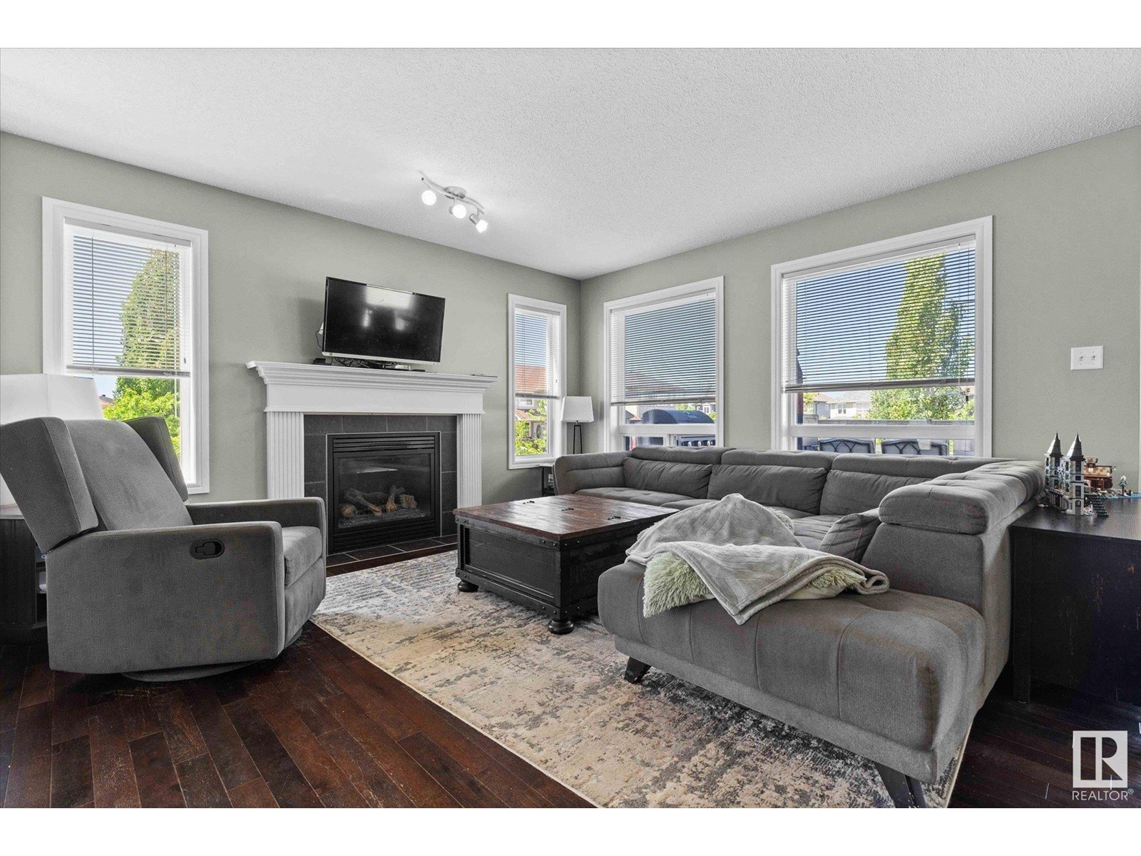 Property at 201 WOODBEND WY image 4