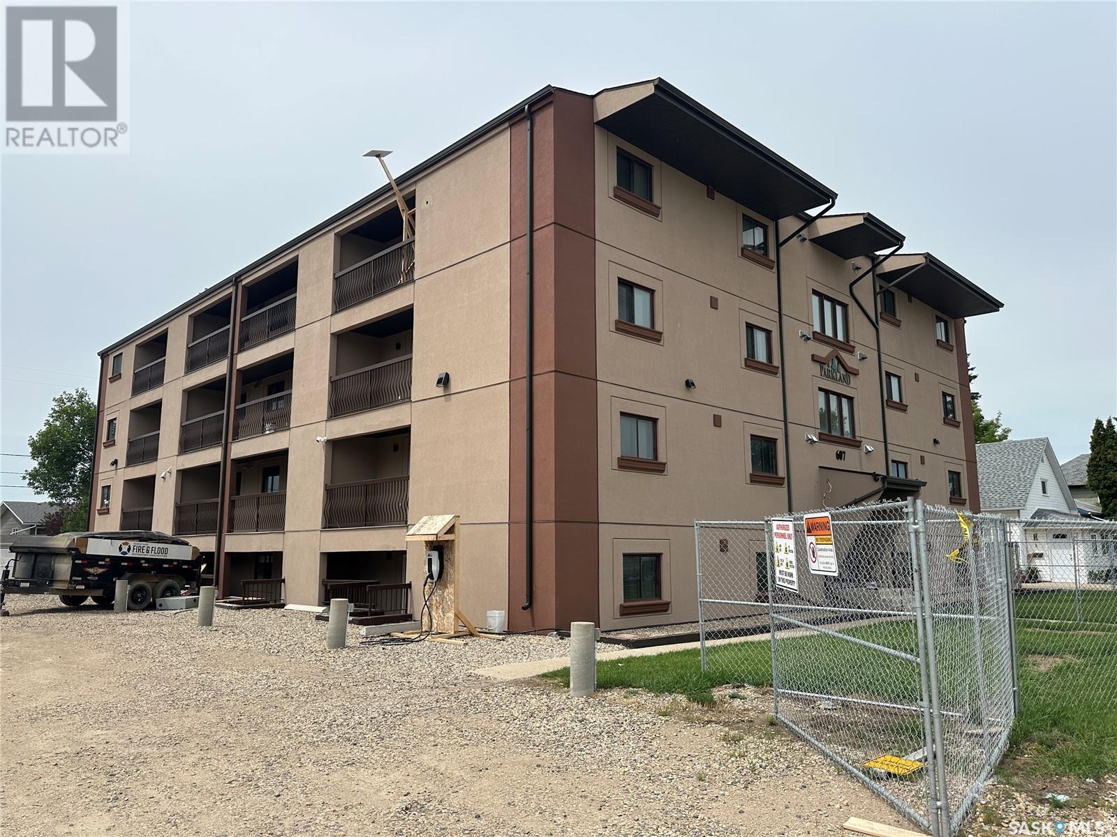 Property at 405 607 10th STREET image 3
