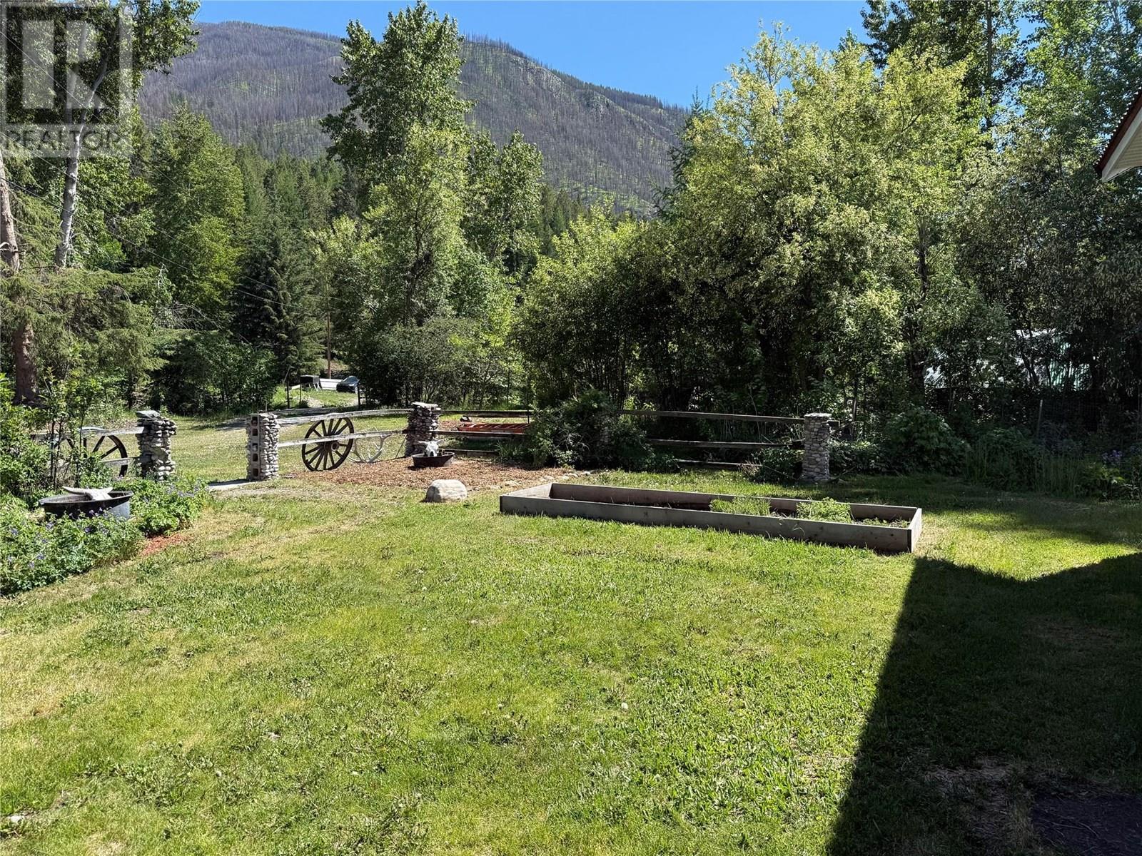 5888 Lazy Lake Road, Wasa, British Columbia  V0B 2K0 - Photo 9 - 10347068