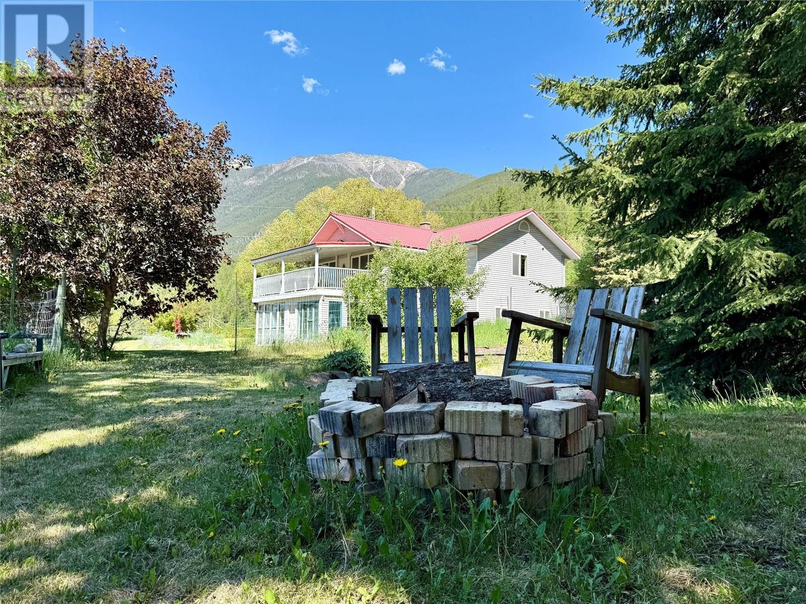 5888 Lazy Lake Road, Wasa, British Columbia  V0B 2K0 - Photo 6 - 10347068