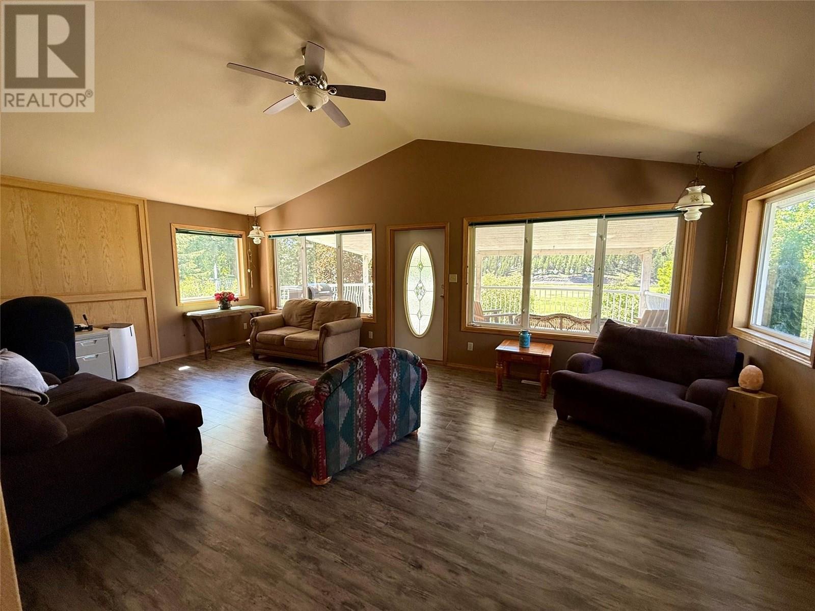 5888 Lazy Lake Road, Wasa, British Columbia  V0B 2K0 - Photo 18 - 10347068