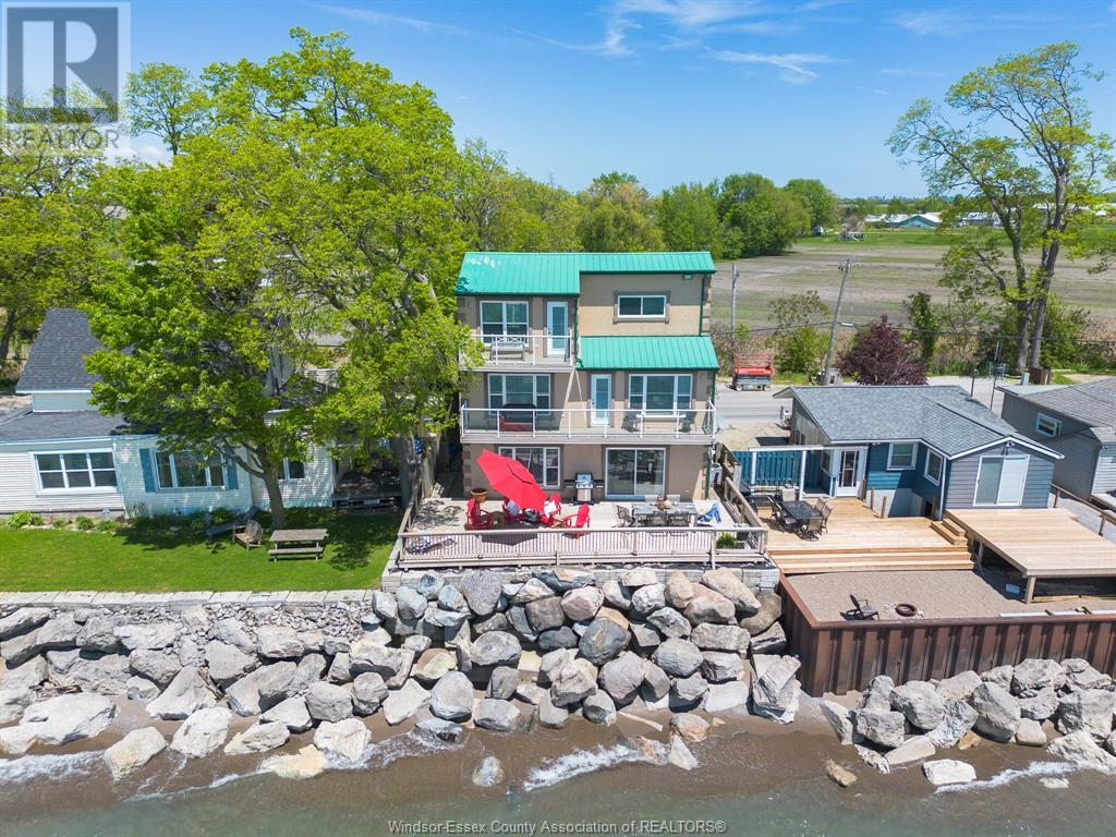 MLS# 25017592: 992 Pt. Pelee DRIVE, Leamington, Canada