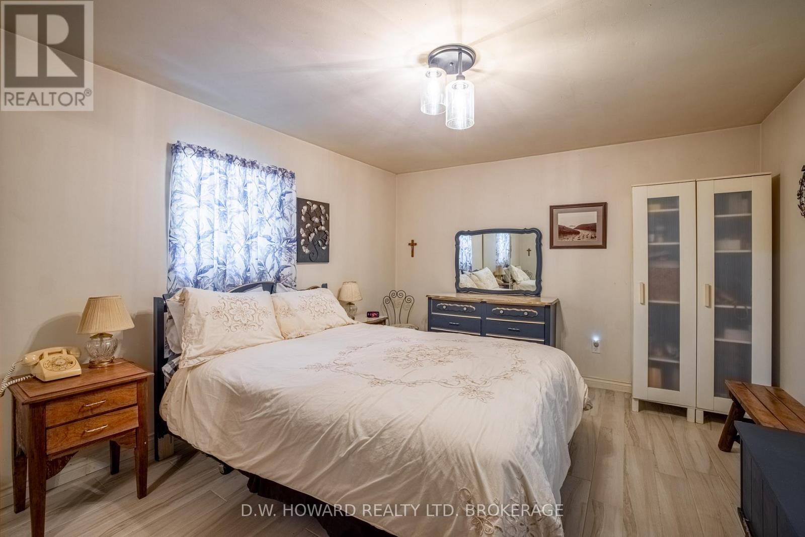 3249 Maple Avenue, Fort Erie (Ridgeway), Ontario  L0S 1N0 - Photo 12 - X12278867