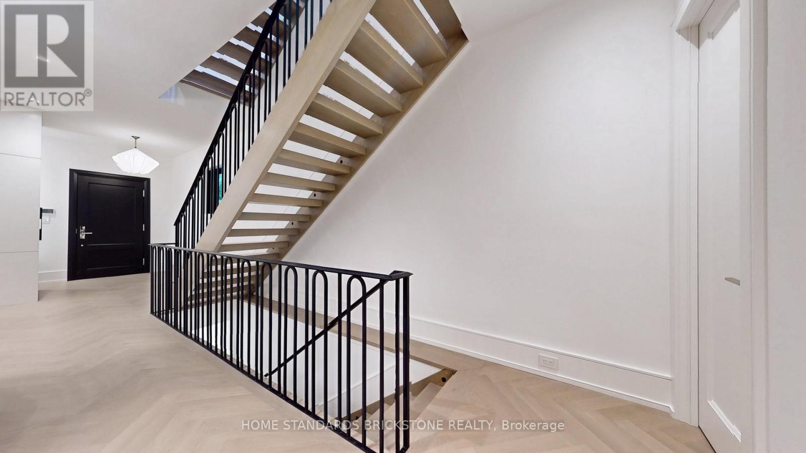 38 Elgin Avenue, Toronto, Ontario  M5R 1G6 - Photo 22 - C12278824