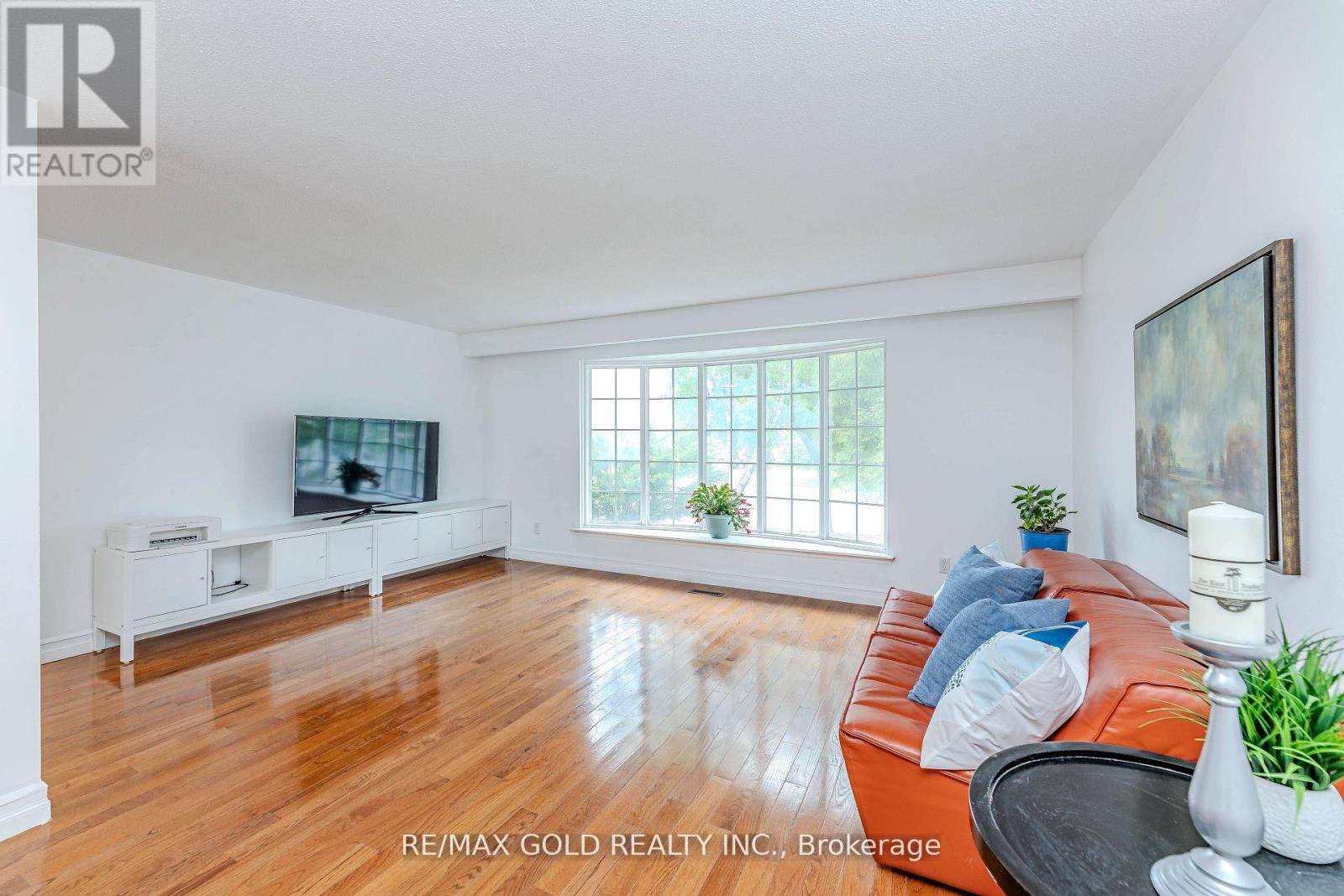 37 Boundy Crescent, Toronto, Ontario  M1W 2E3 - Photo 13 - E12278696