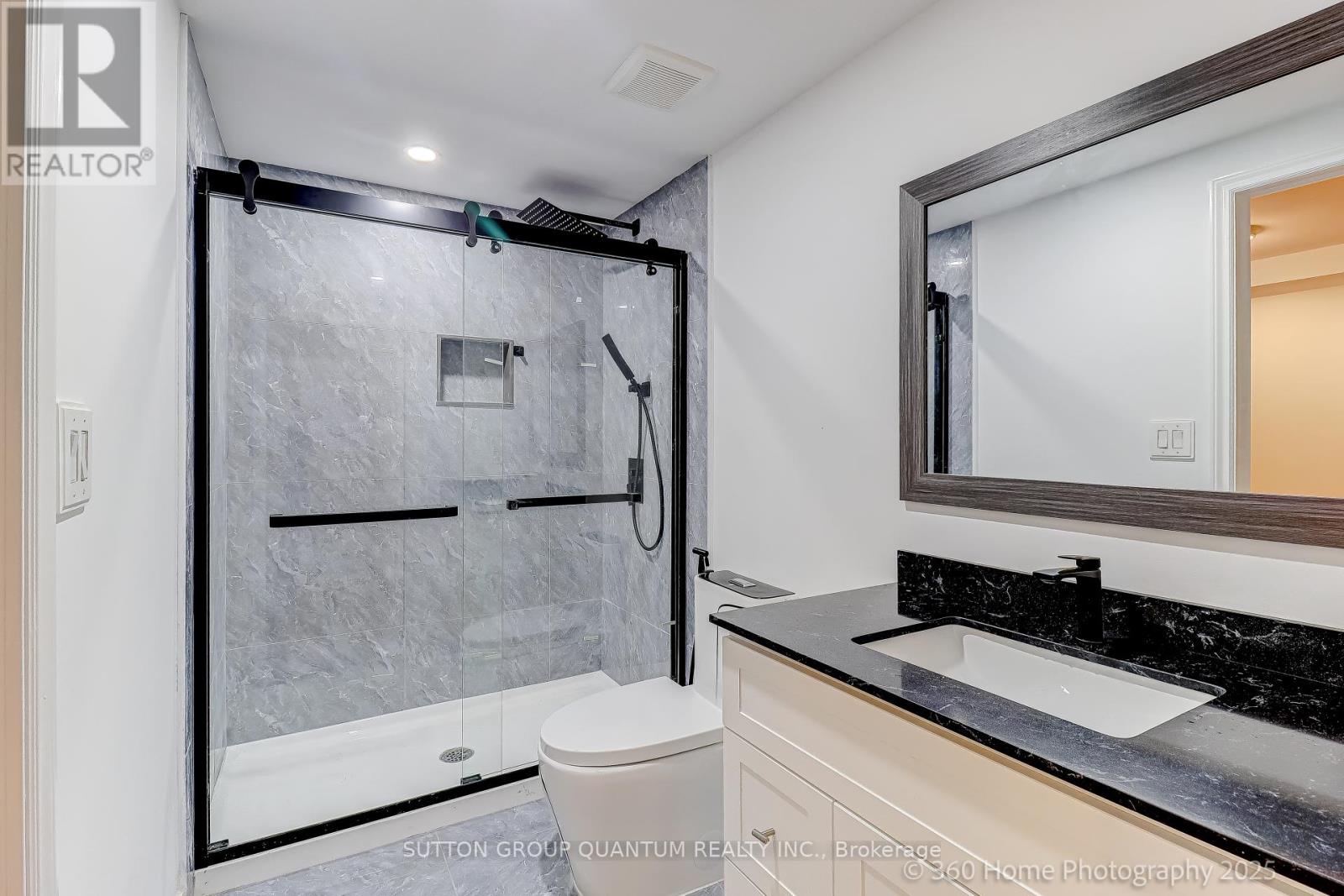 3246 Fanleaf Drive, Mississauga, Ontario  L5N 7C9 - Photo 25 - W12278858