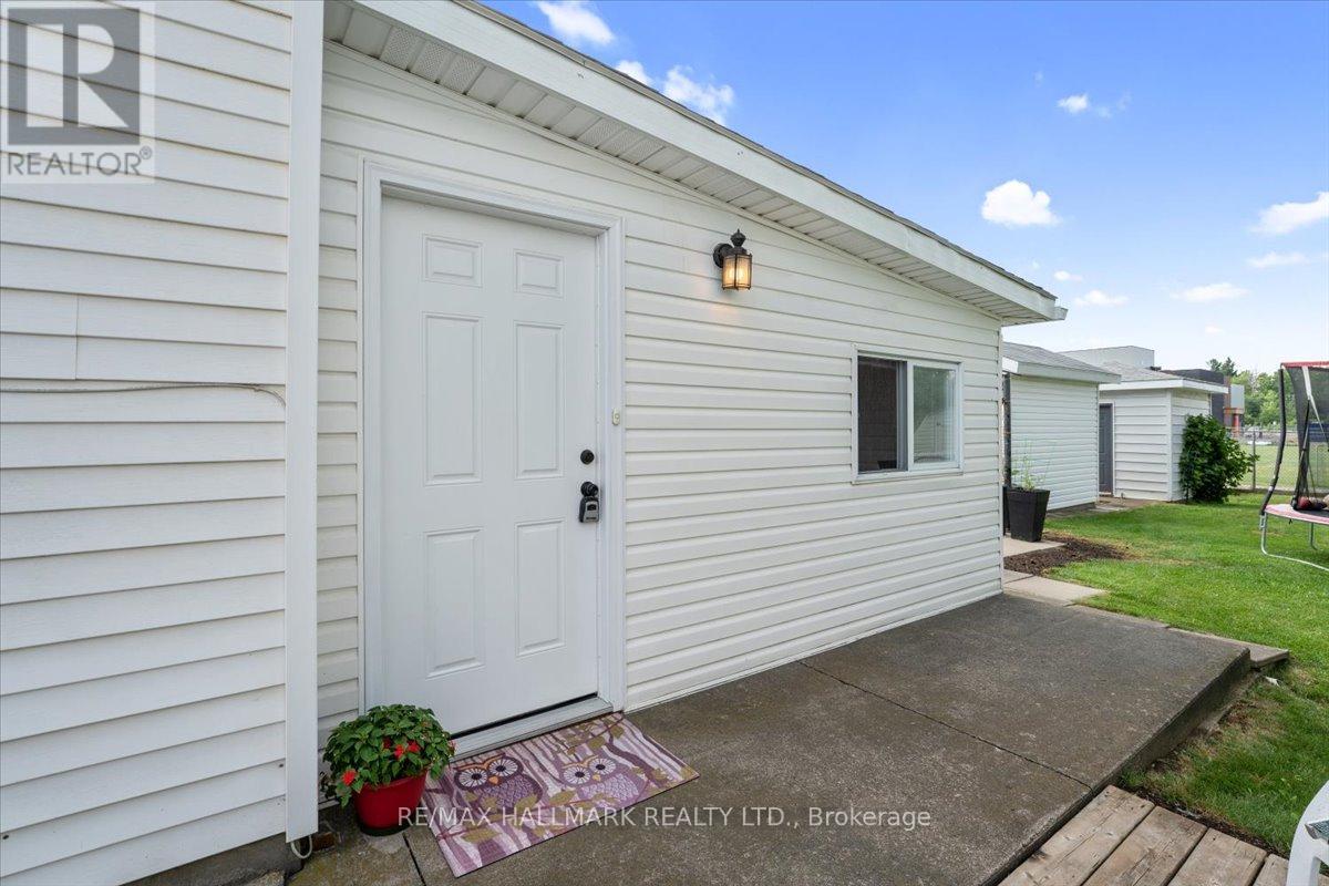10 Woodland Drive, Welland, Ontario  L3C 7C9 - Photo 17 - X12278807