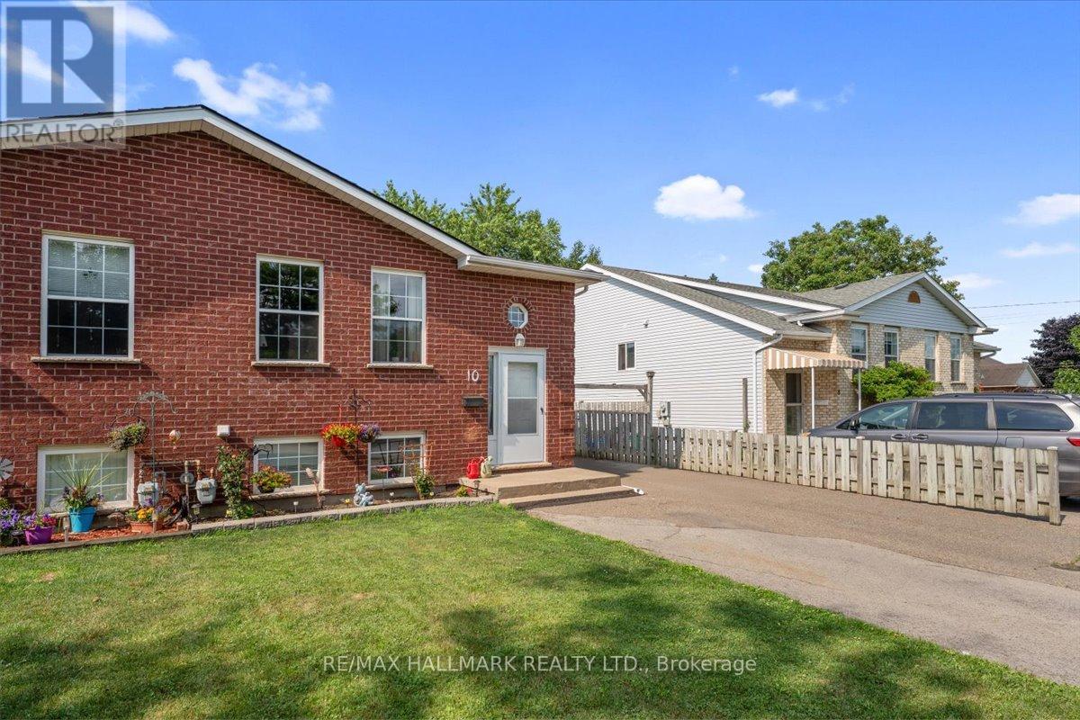 10 Woodland Drive, Welland, Ontario  L3C 7C9 - Photo 2 - X12278807