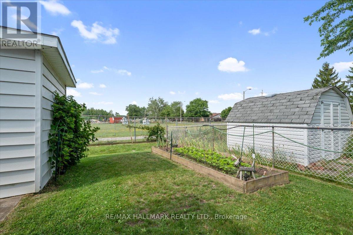 10 Woodland Drive, Welland, Ontario  L3C 7C9 - Photo 39 - X12278807