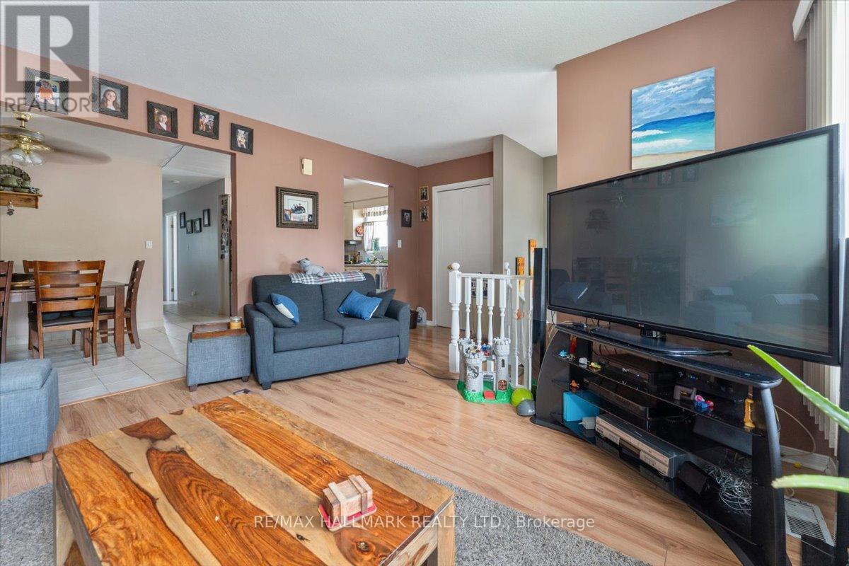 10 Woodland Drive, Welland, Ontario  L3C 7C9 - Photo 7 - X12278807