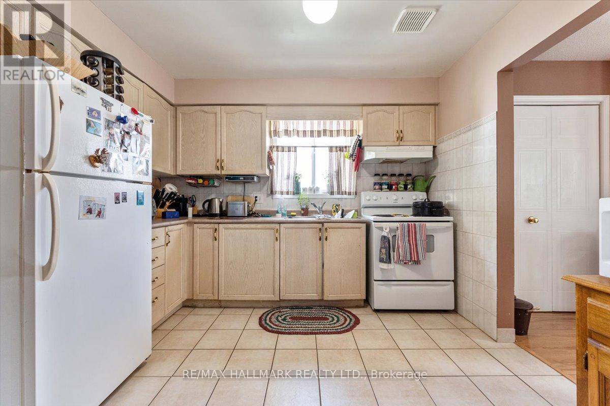 10 Woodland Drive, Welland, Ontario  L3C 7C9 - Photo 8 - X12278807