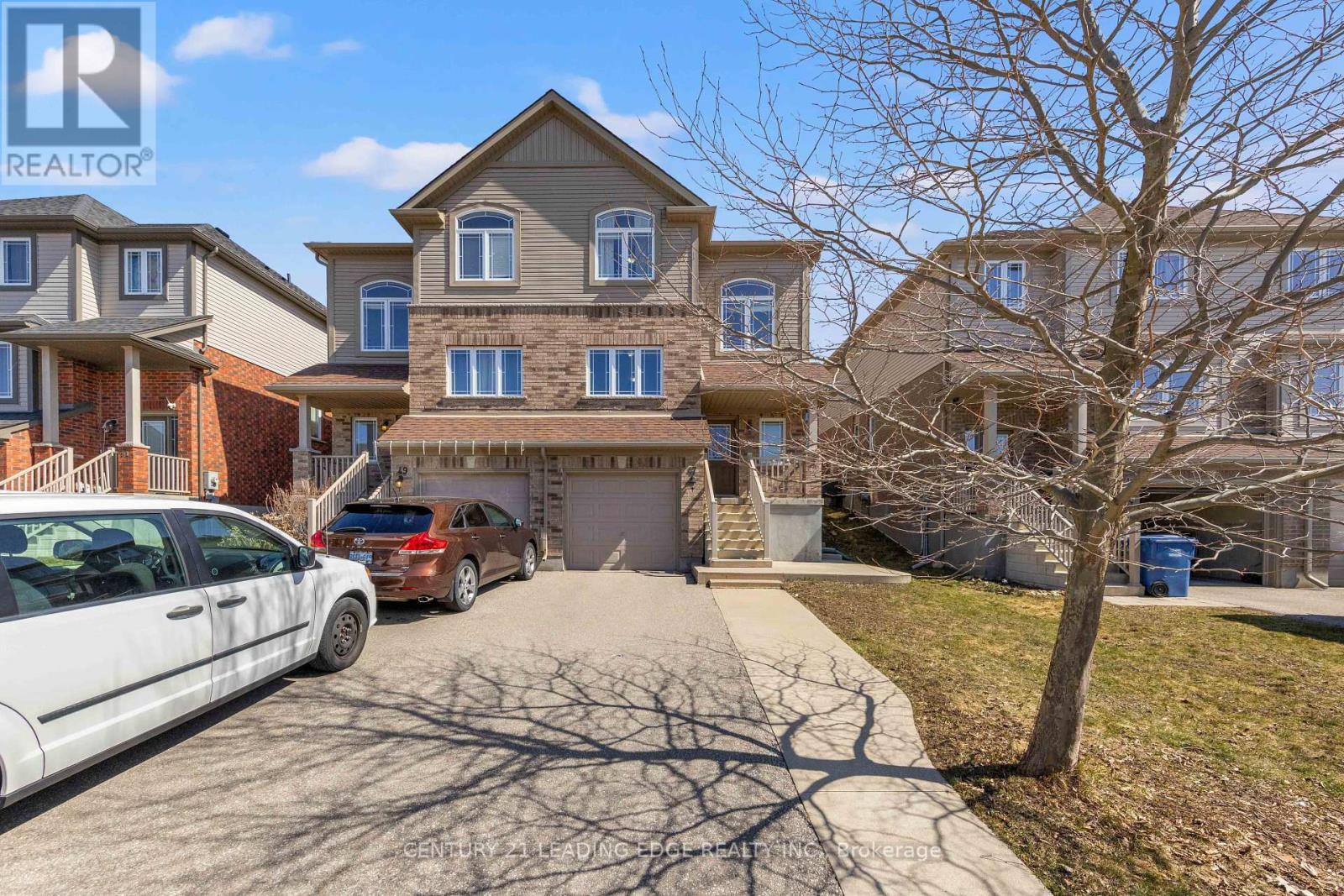 Property at 47 OAKES CRESCENT image 4