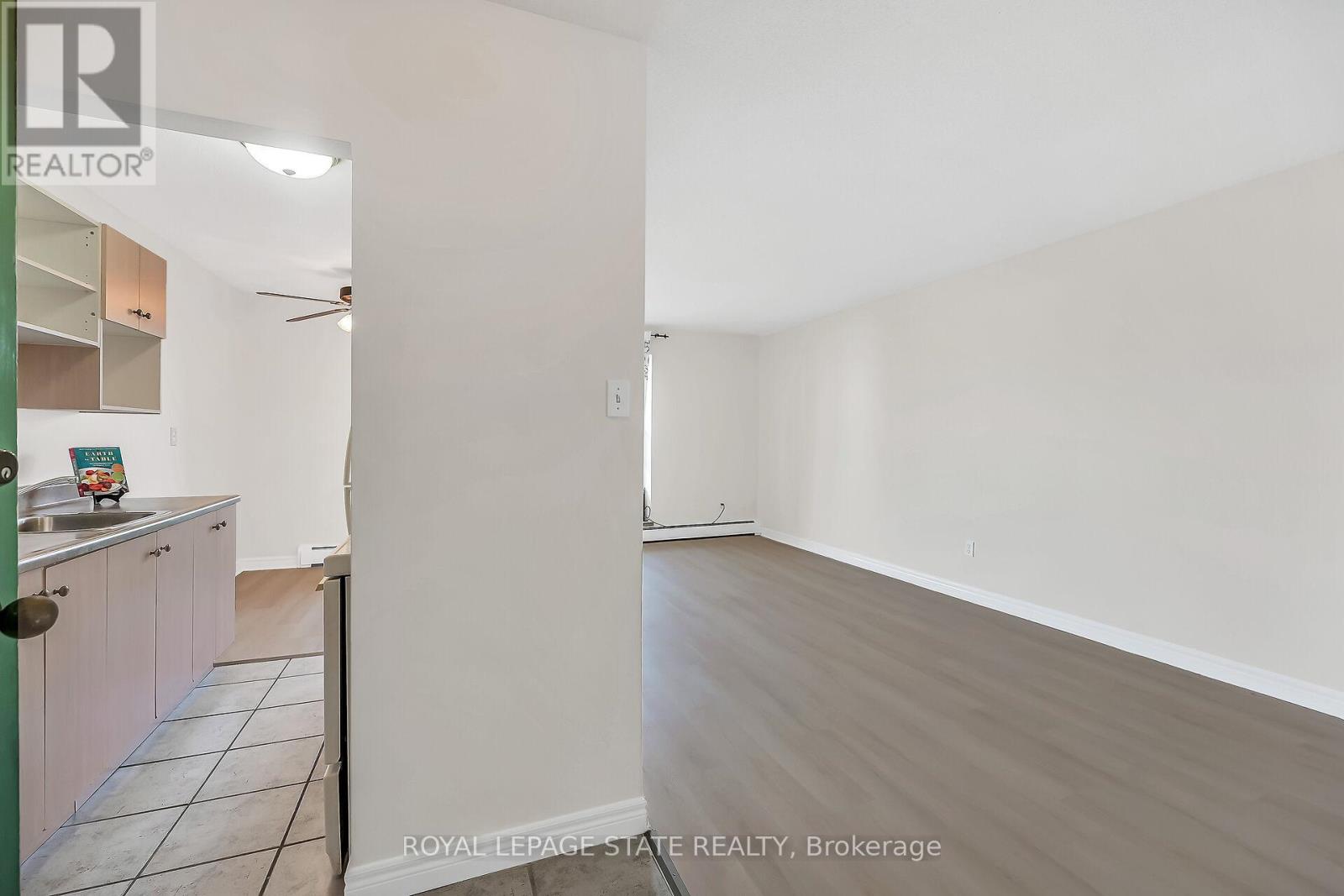Property at 702 - 81 CHARLTON AVENUE E image 4