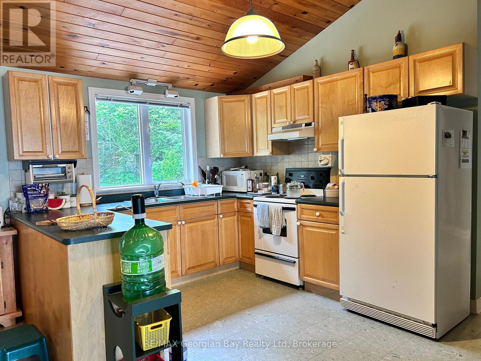 127 Kchi Sin Miikan Road, Christian Island 30, Ontario  L9M 0A9 - Photo 10 - S12278997