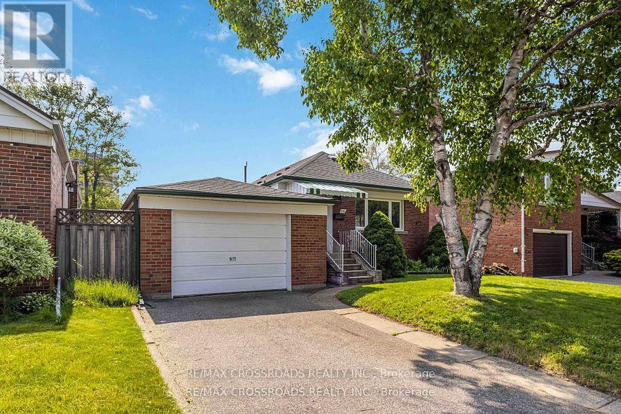 Property at 58 GREYLAWN CRESCENT image 2