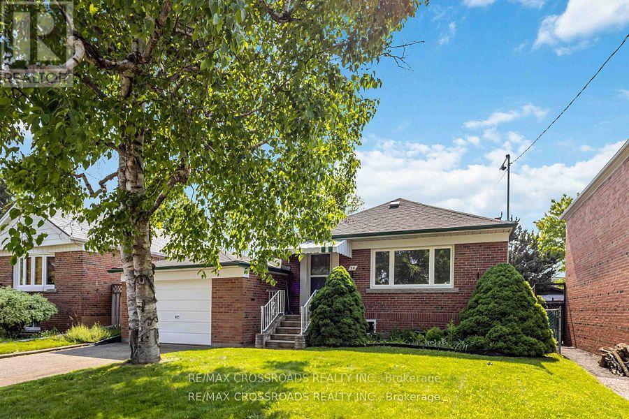 Property at 58 GREYLAWN CRESCENT image 3