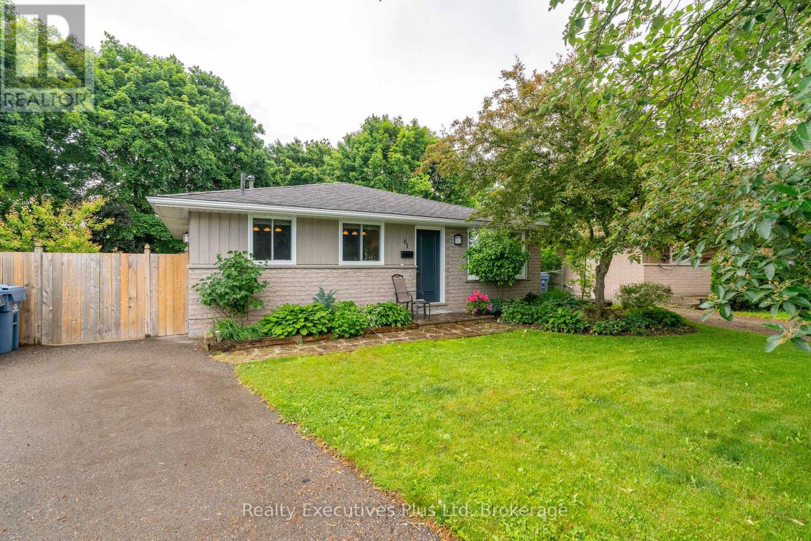 Property at 61 MCILWRAITH CRESCENT image 1