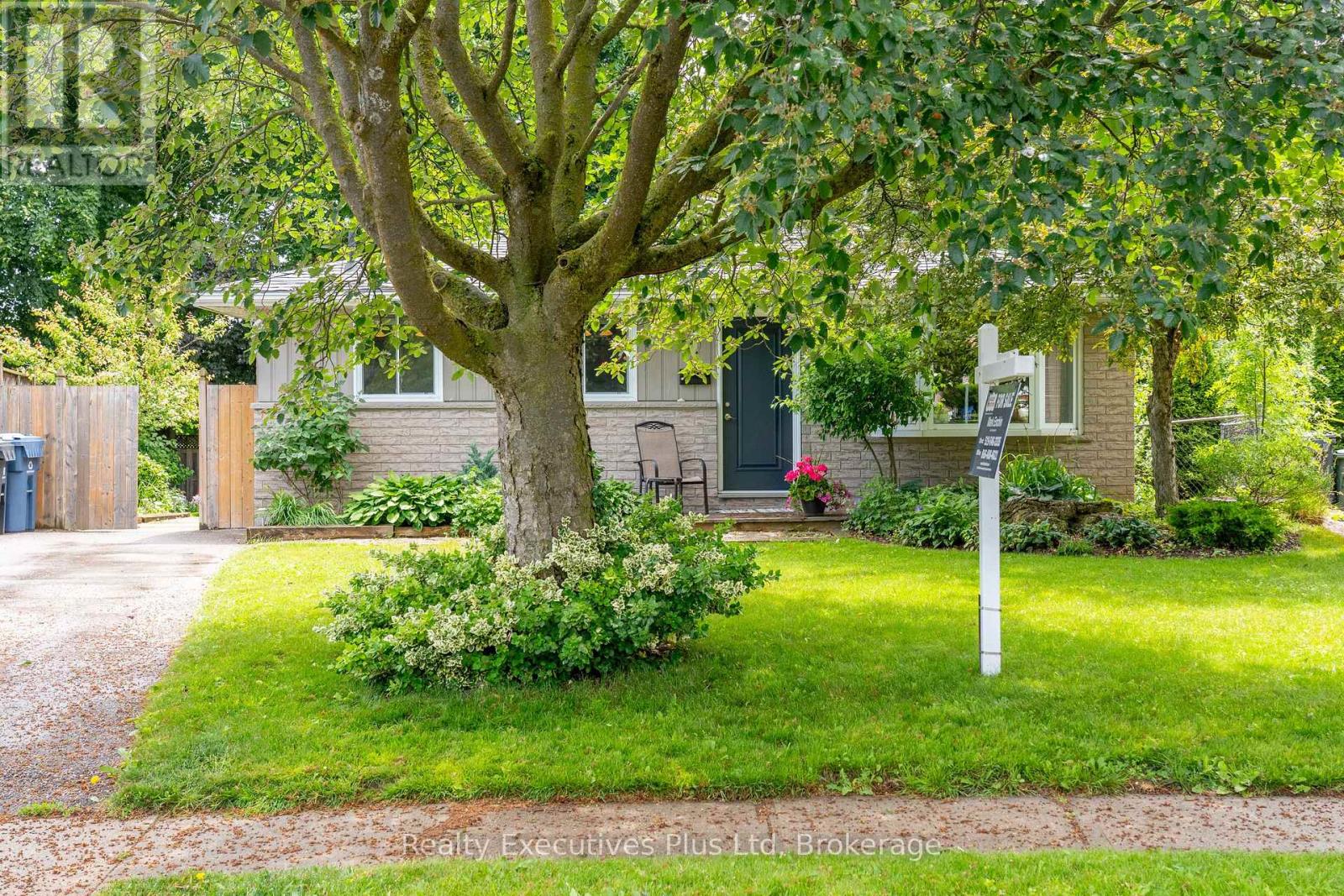 Property at 61 MCILWRAITH CRESCENT image 3
