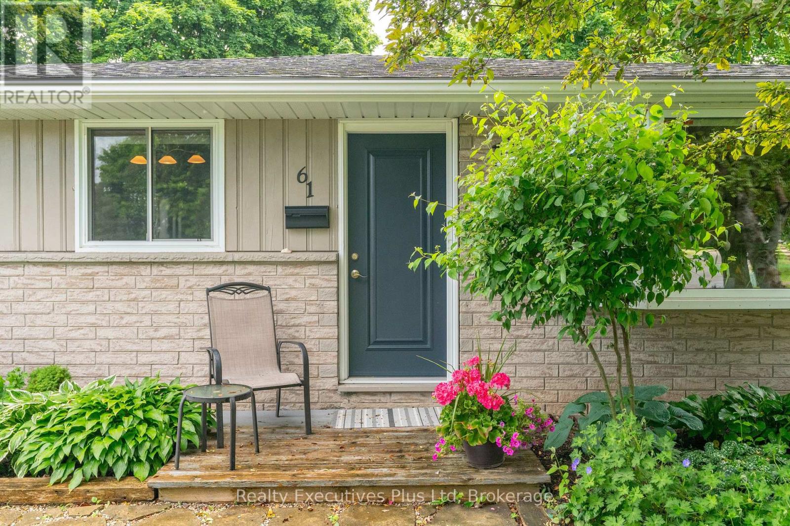Property at 61 MCILWRAITH CRESCENT image 4