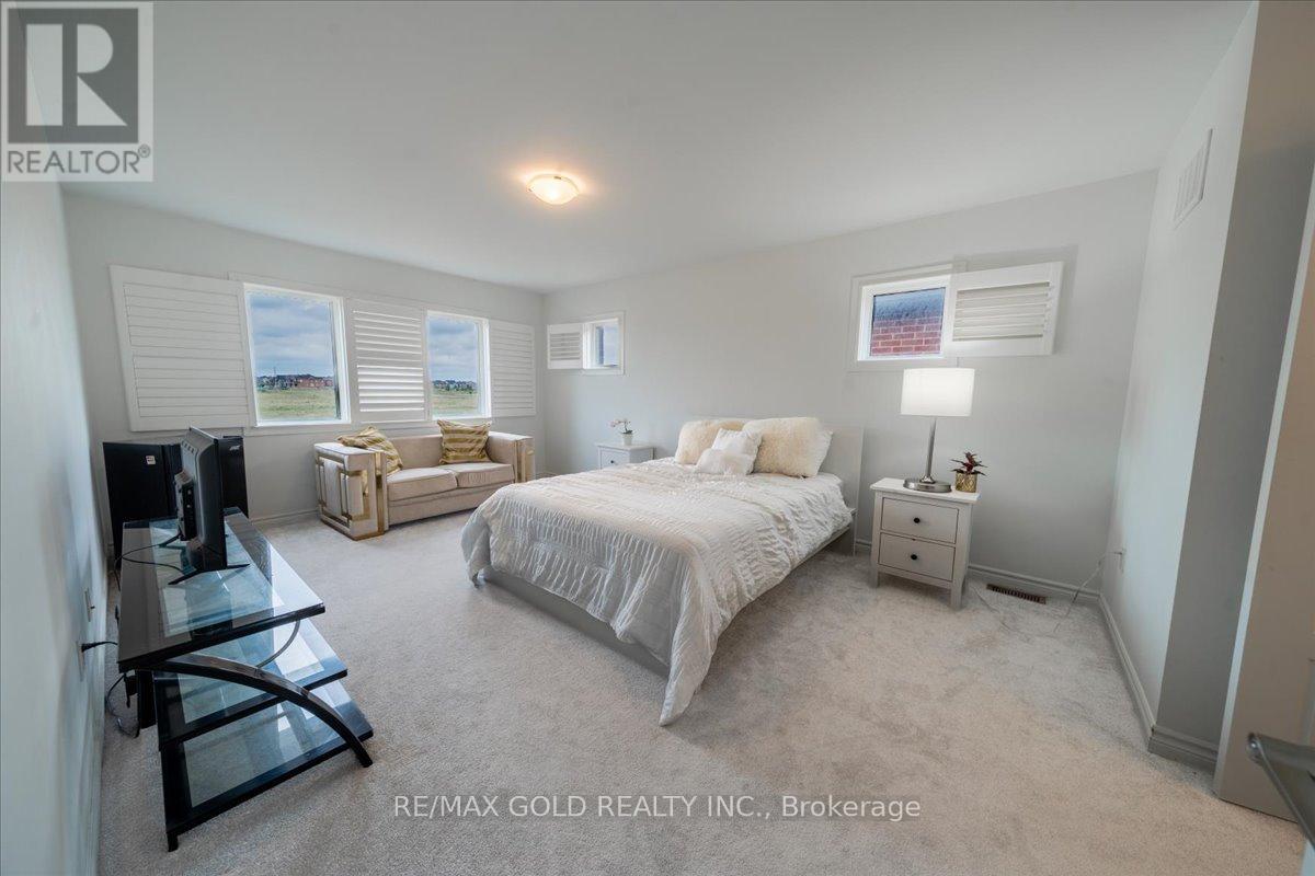 451 Gordon Krantz Avenue, Milton, Ontario  L9E 1W1 - Photo 14 - W12278885