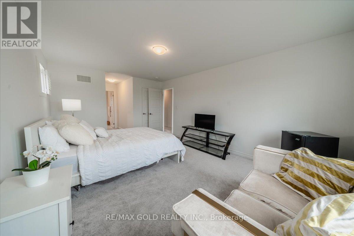 451 Gordon Krantz Avenue, Milton, Ontario  L9E 1W1 - Photo 16 - W12278885
