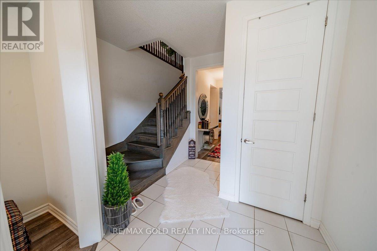 451 Gordon Krantz Avenue, Milton, Ontario  L9E 1W1 - Photo 3 - W12278885