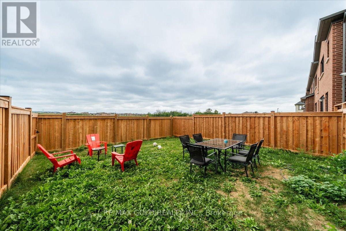 451 Gordon Krantz Avenue, Milton, Ontario  L9E 1W1 - Photo 35 - W12278885