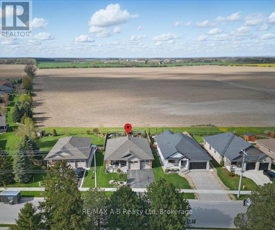 423 Emily Street, St. Marys, Ontario  N4X 0B7 - Photo 2 - X12279090