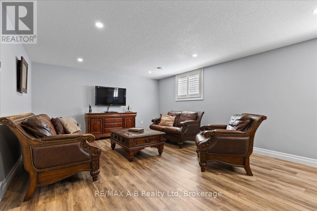 423 Emily Street, St. Marys, Ontario  N4X 0B7 - Photo 32 - X12279090
