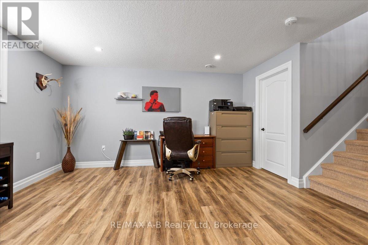 423 Emily Street, St. Marys, Ontario  N4X 0B7 - Photo 33 - X12279090