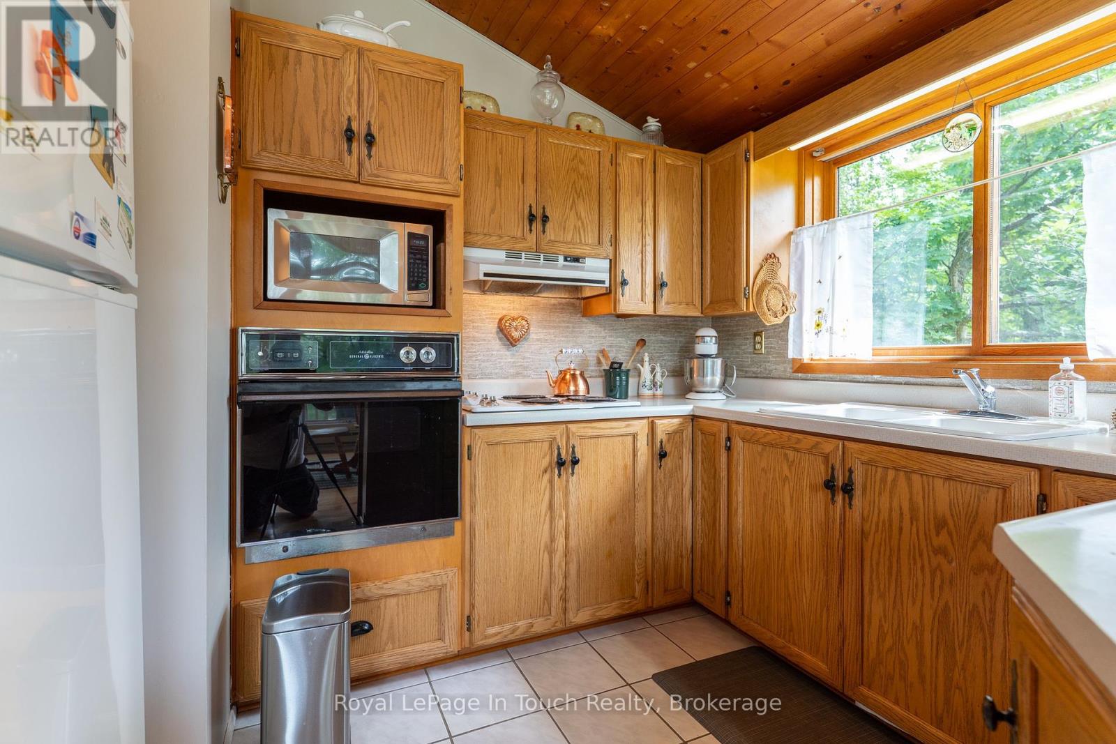 3098 Island 1040, Georgian Bay, Ontario  P0E 1E0 - Photo 4 - X12279100