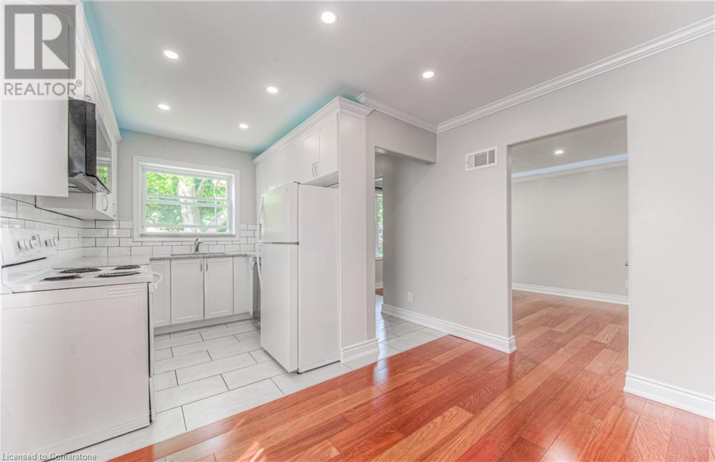 Property at 60 ROSEDALE Avenue image 3