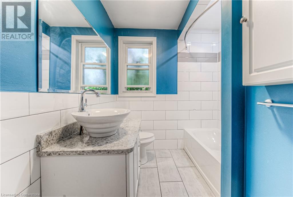 Property at 60 ROSEDALE Avenue image 4