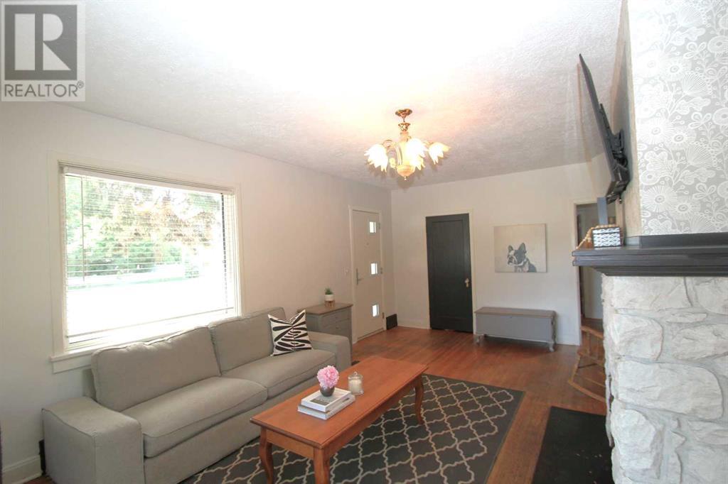 Property at 4504 55 Street image 5