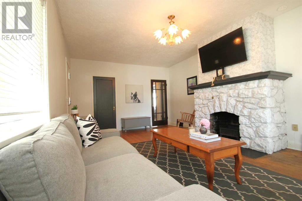 Property at 4504 55 Street image 4