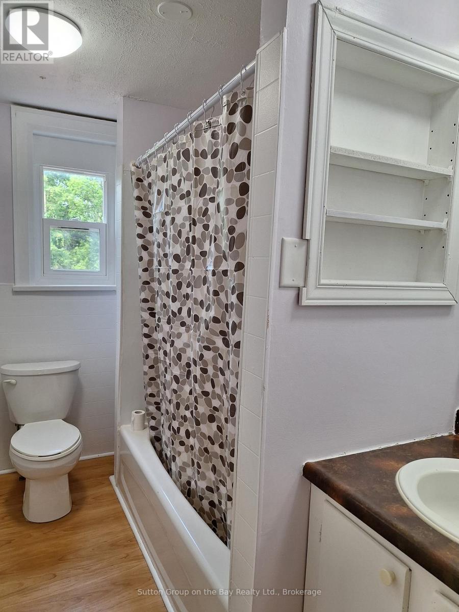 215 Cedar Street, Clearview, Ontario  L0M 1S0 - Photo 18 - S12279083