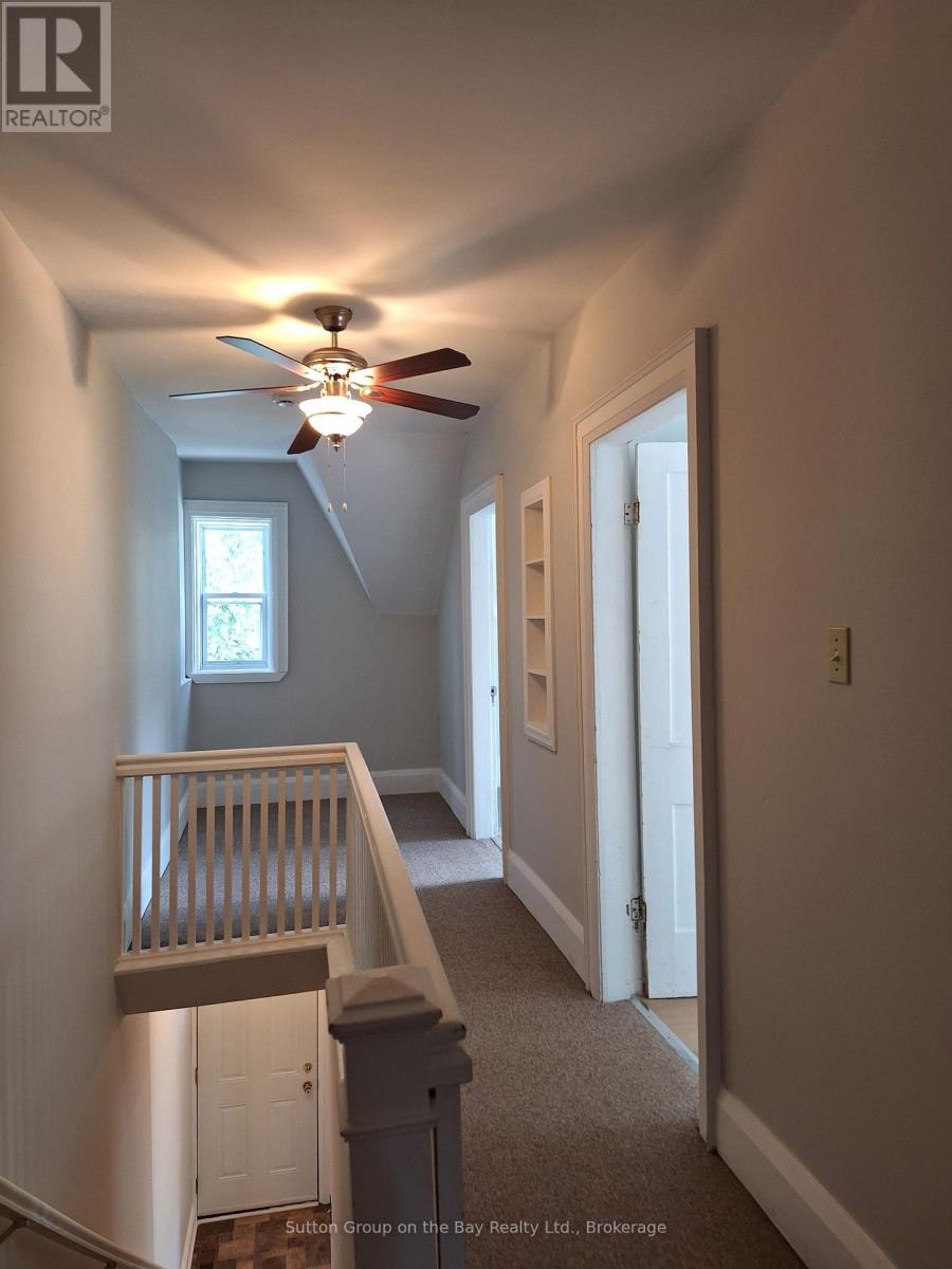 215 Cedar Street, Clearview, Ontario  L0M 1S0 - Photo 17 - S12279083