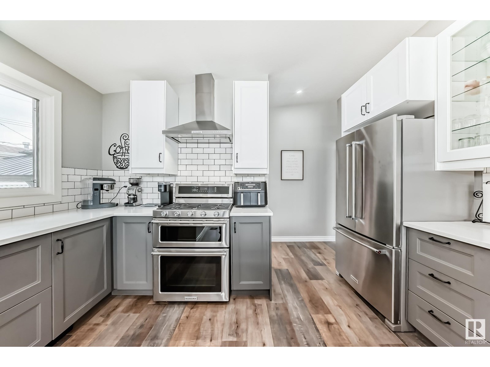 Property at 13514 91 ST NW image 2