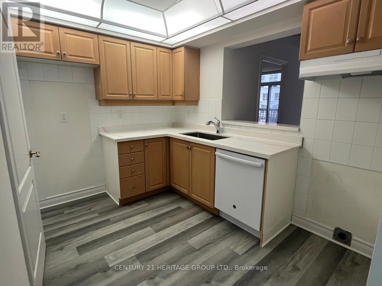 301 - 5418 Yonge Street, Toronto, Ontario  M2N 6X4 - Photo 3 - C12278971