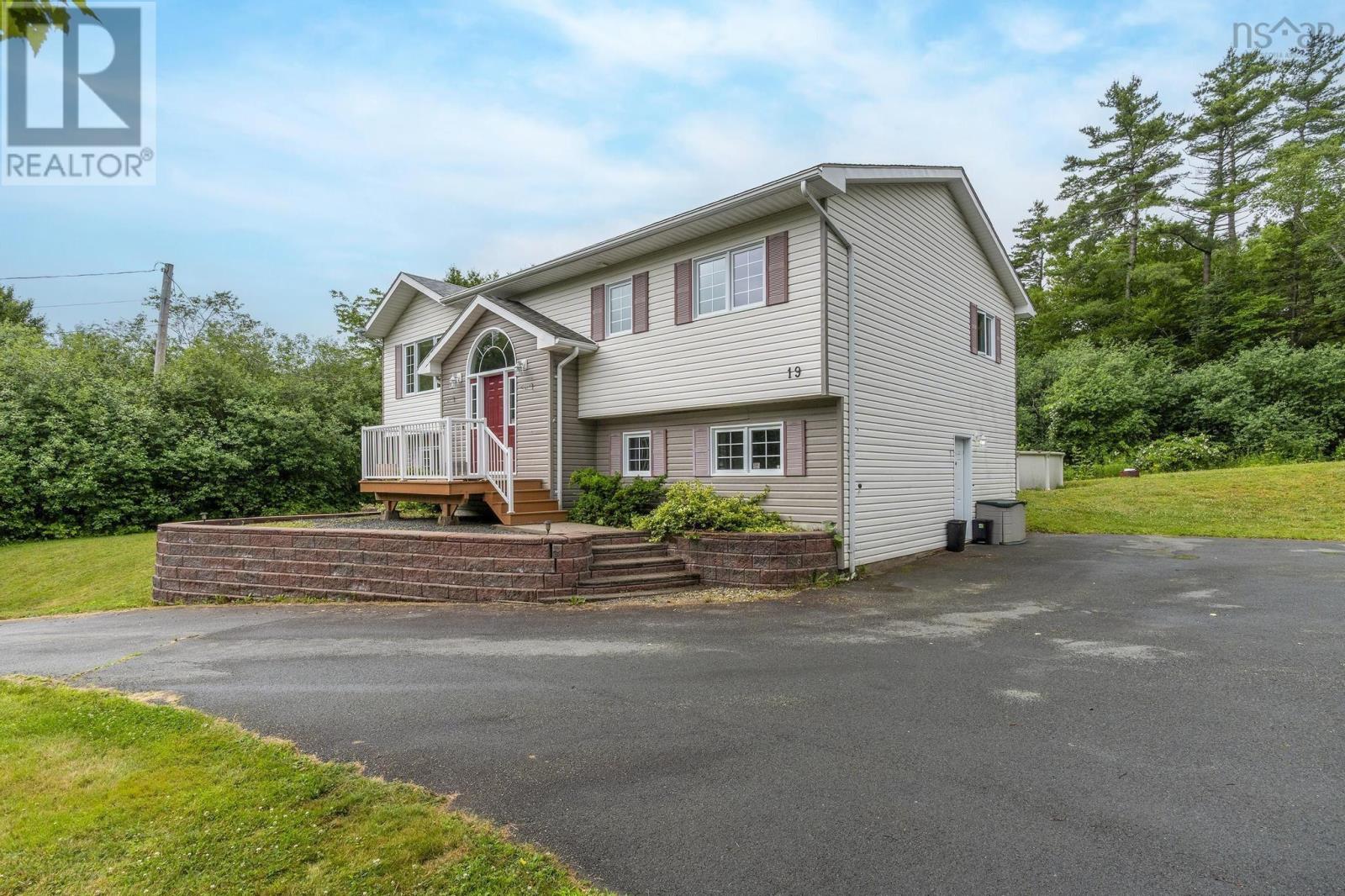 Property at 19 Bainbridge Court image 2